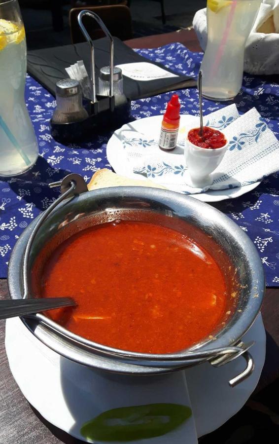 Tassi Halaszcsarda-Karasz Haz Exterior foto