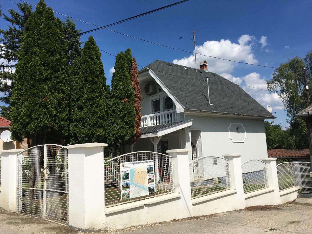 Tassi Halaszcsarda-Karasz Haz Exterior foto